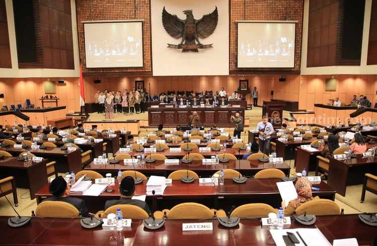 Sidang Paripurna ke-12 di Nusantara V Komplek Parlemen, Jakarta, Jumat, (14/7).