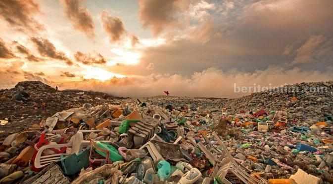 Tumpukan sampah di TPA Kabupaten Blitar.
