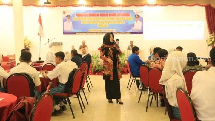 Bupati Mojokerto Ikfina Fahmawati saat Pelatihan PELORMAS di salah satu rumah makan Jalan Raya By Pass Kecamatan Kranggan, Kota Mojokerto. [Foto : ist]