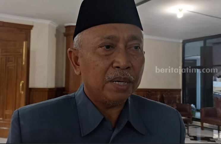 Ketua DPRD Tuban H Miyadi saat ditemui di kantornya. [Foto:Diah Ayu/beritajatim.com]