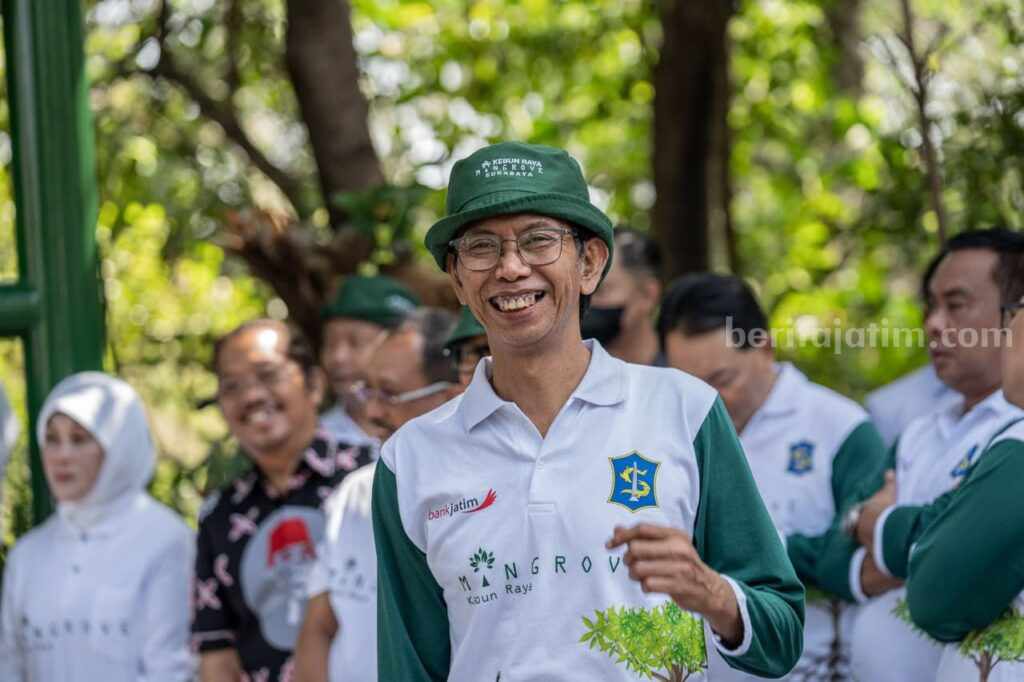 Adi Sutarwijono Akui Sejak Megawati Presiden Banyak Muncul Kebun Raya Ketua DPRD Surabaya Adi Sutarwijono
