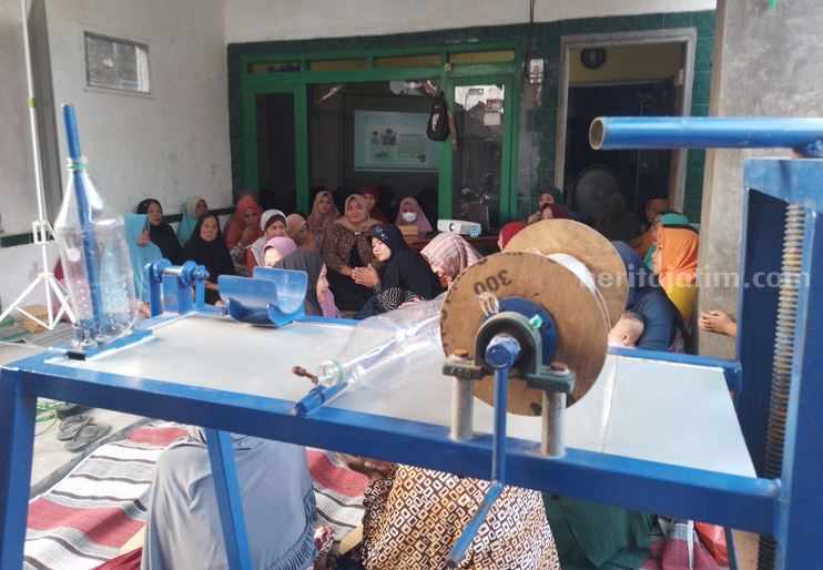 Dosen Umsida Tingkatkan Self Awareness Perempuan Dosen Tim Pengabdian Masyarakat Umsida (Universitas Muhammadiyah Sidoarjo) di Desa Durung Banjar Kecamatan Candi Kabupaten Sidoarjo.
