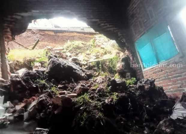 Tanah longsor di Dusun Drujul, Desa Druju, Kecamatan Sumbermanjing Wetan, Kabupaten Malang.