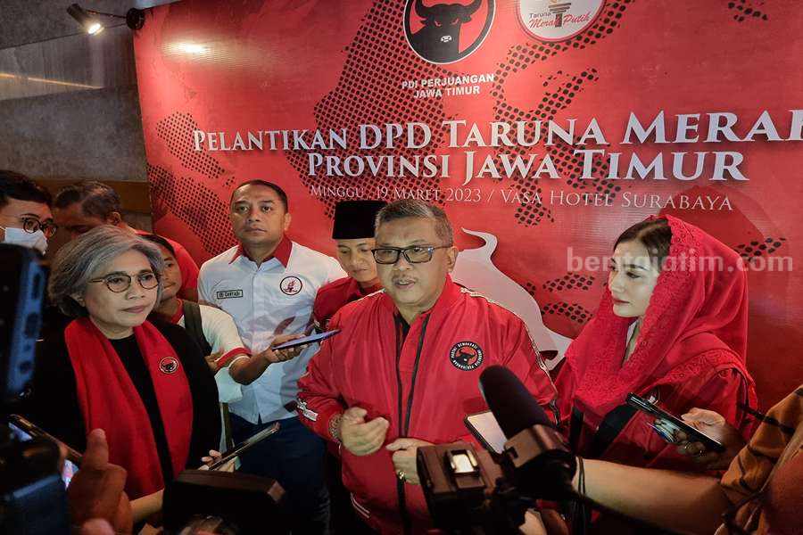 Sekjen PDIP, Hasto Kristiyanto bersama Mochamad Nur Arifin, Bupati Trenggalek dalam suatu kesempatan di Surabaya