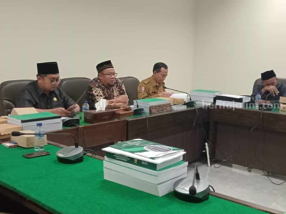 Disdik Bojonegoro saat bertemu Komisi C DPRD Bojonegoro