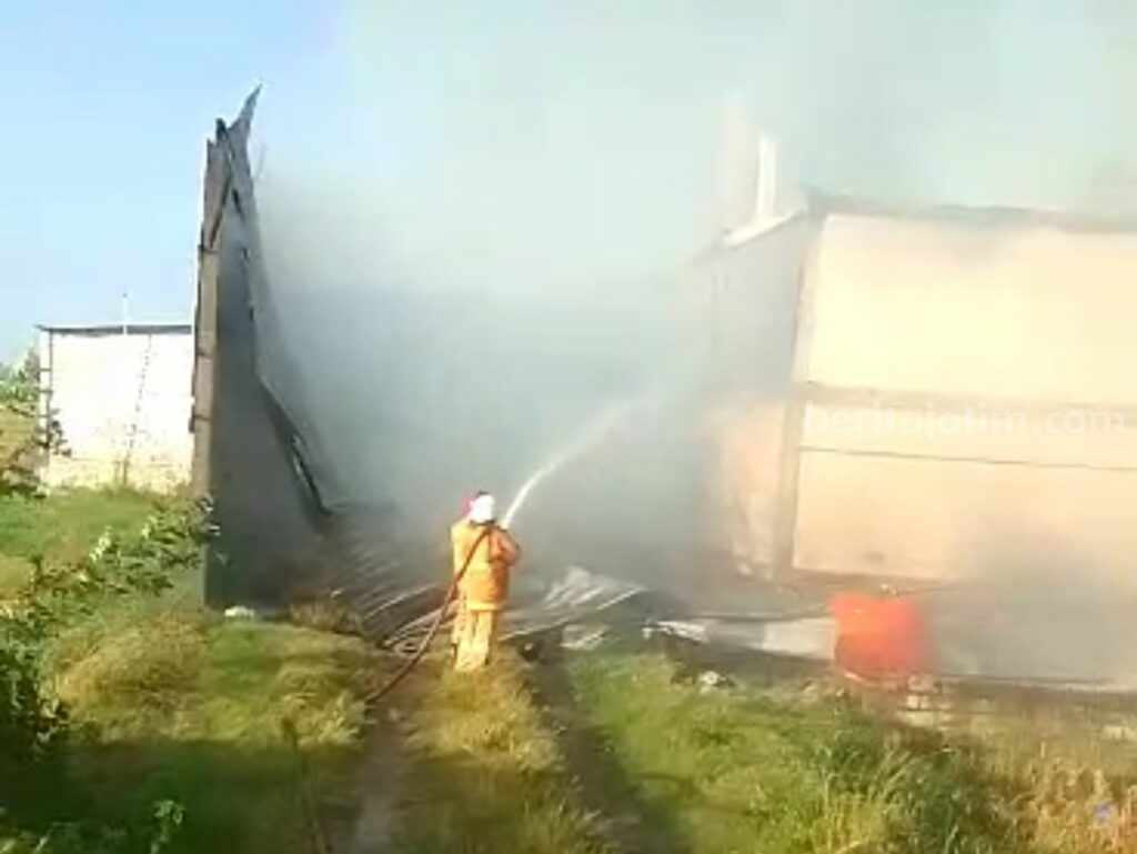 Kandang berisi 25 ribu ekor ayam di Kecamatan Baureno terbakar, Minggu (9/7/2023)