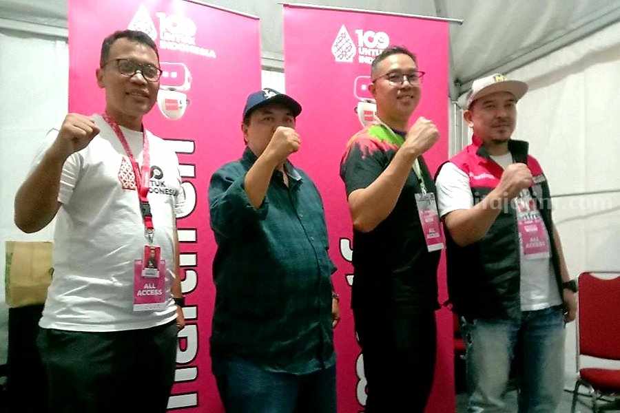 Dani Akhyar, Head of Community Development Smartfren, Plt. Kepala Dinas Kominfo Sidoarjo Didik Tri Wahyudi, Roberto Saputra Chief Brand Officer Smartfren dan Yulianto, Regional Head North East Java Smartfren