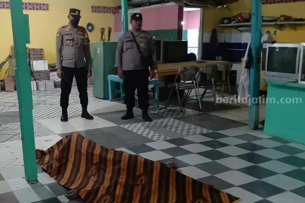 Pria di Lamongan meninggal di rumah saudaranya dengan kondisi hidung dan mulutnya mengeluarkan darah.