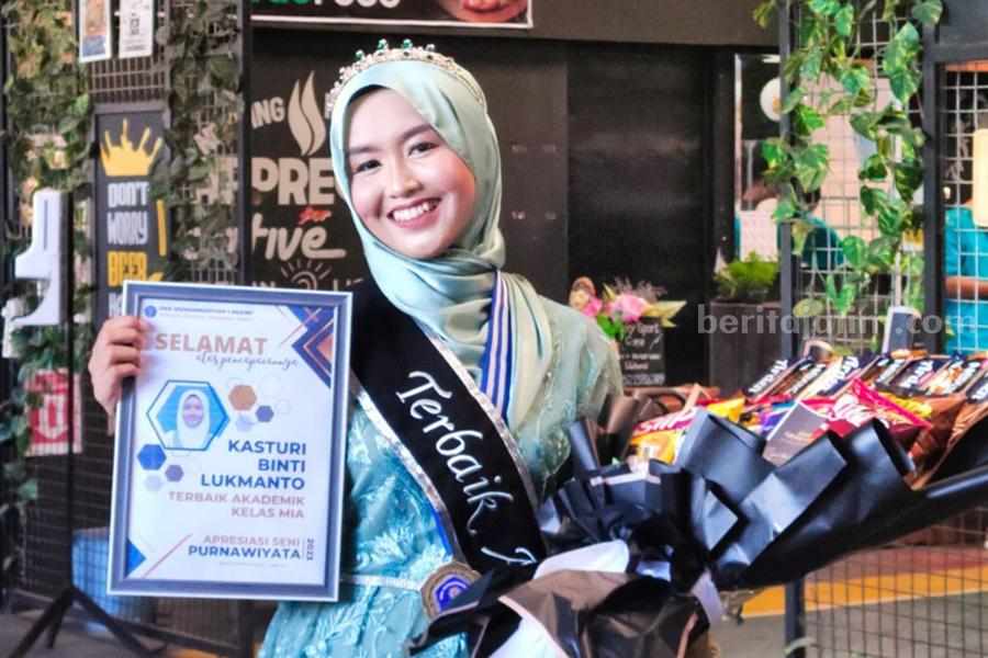 Lulus dari Ngawi, Anak BMI Dapat Beasiswa dan Diterima Unair Surabaya Sidoarjo