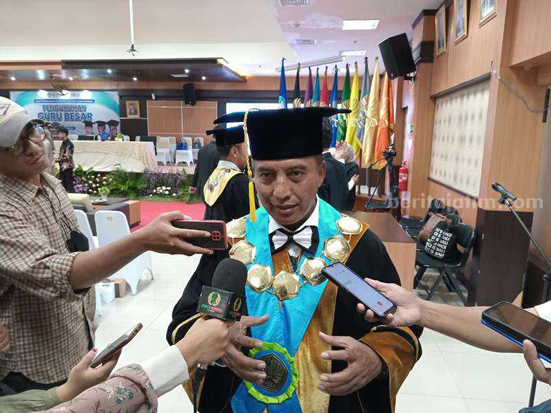 Rektor Unesa Prof Nurhasan