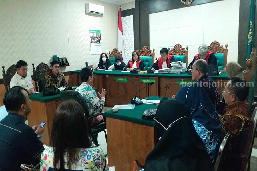 Pemegang Saham PT HSI Disebut Bisa Dituntut Secara Pribadi Prof. Dr. M. Hadi Subhan, Guru Besar Hukum Kepailitan Universitas Airlangga (Unair) memberikan kesaksian di persidangan