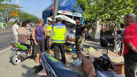 Kondisi truk yang mengalami laka di Jalan Raya Nasional, Kecamatan Sukodadi, Lamongan