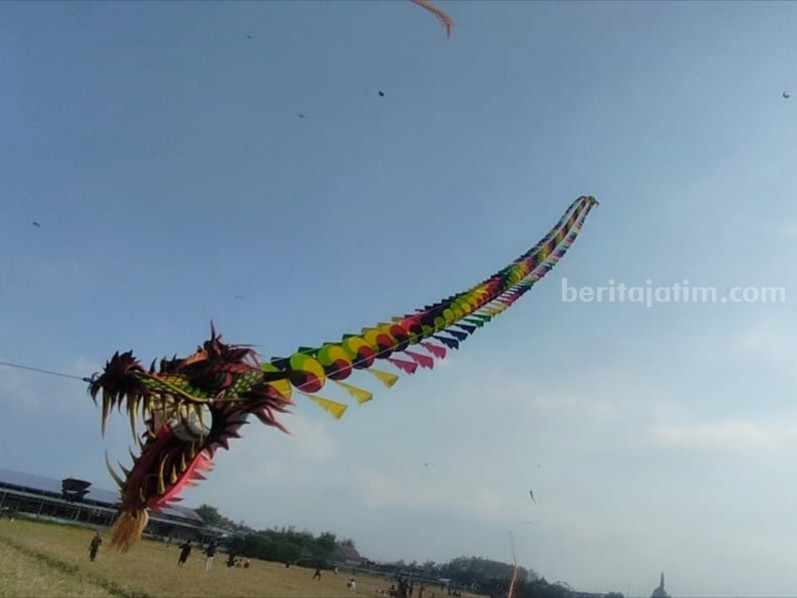 Festival Layang-layang Banjarsari Semarakkan Langit Bojonegoro