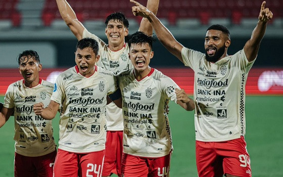 Suka cita pemain Bali United setelah menghajar Arema FC dengan skor 3-1 pada Jumat (21/7/2023) malam. (Foto: Bali United)