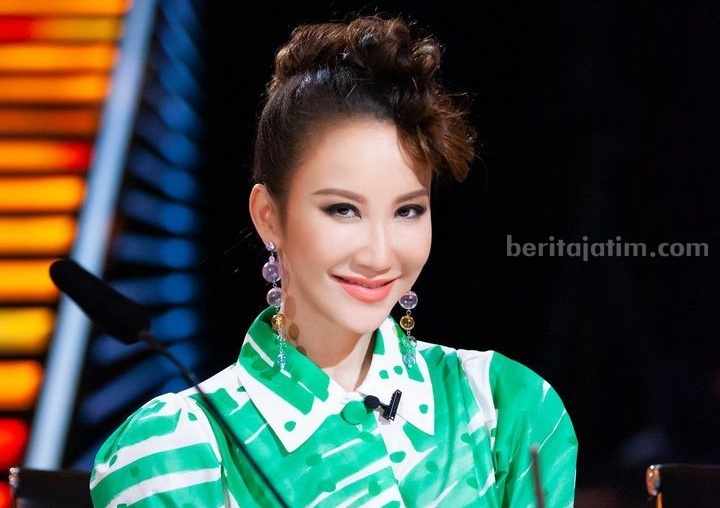 Potret penyanyi Coco Lee. (Sumber foto: Instagram/@cocolee)