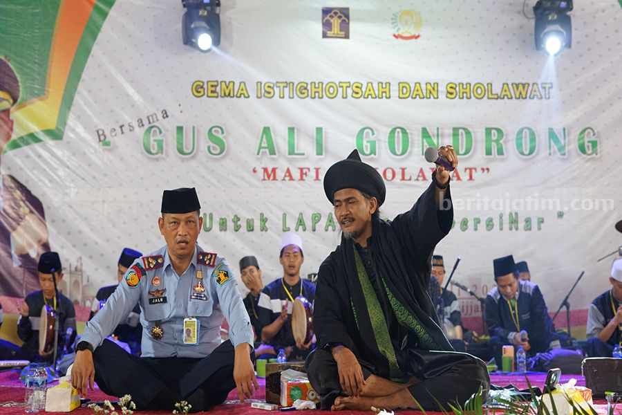 Ali Shodiqin (Gus Ali Gondrong) mafia shalawat dalam Lapas Surabaya di Porong