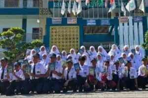 IBS Padepokan Kiai Mudrikah Luncurkan 9 Buku Karya Siswa IBS