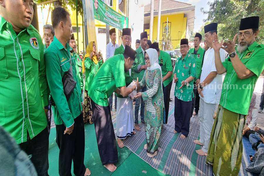 Ketua PPP Jatim Hadiri Perayaan Idul Adha, Berbagi Kurban dengan Warga Sekitar PPP Surabaya