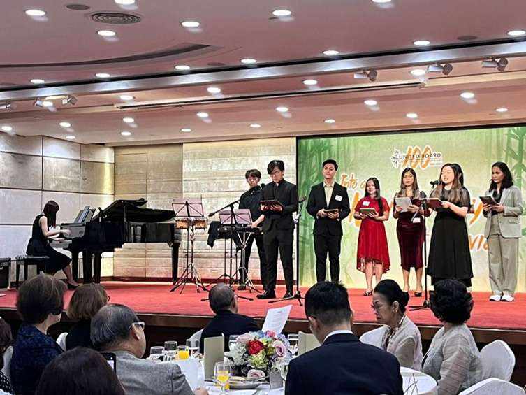 UK Petra Theatre Unjuk Gigi Depan Rektor se-Asia di Hongkong Mahasiswa UK Petra Surabaya yang tergabung dalam Petra Theatre mementaskan drama musikal