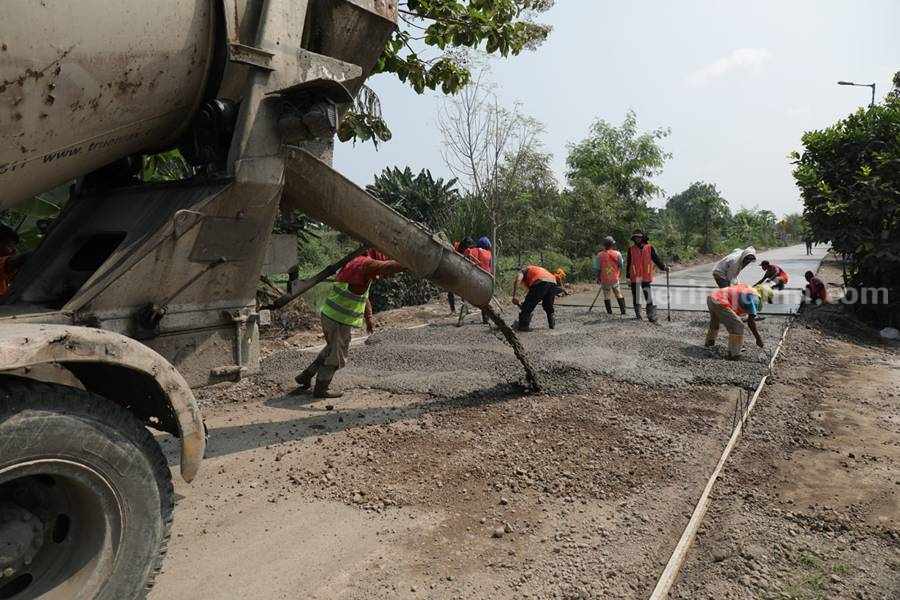 Gus Muhdlor Imbau Pengendara Melewati Jalur Alternatif, Ruas Jalan Tarik-Mliriprowo Sidoarjo Mulai Dicor Ruas jalan Tarik-Mliriprowo sedang dalam pengecoran.