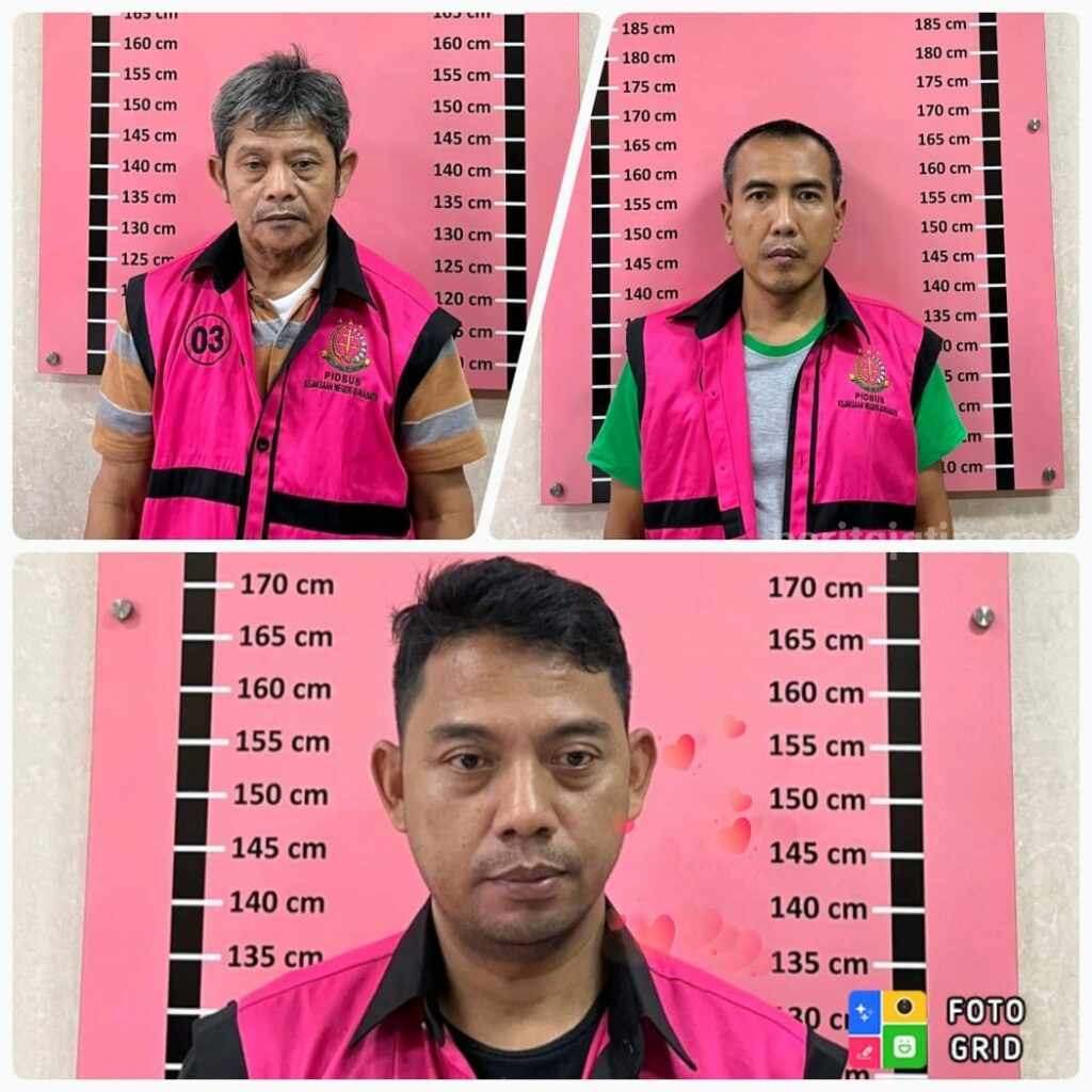 Para Tersangka Korupsi PT Antam TBK saat diserahkan ke Kejari Surabaya