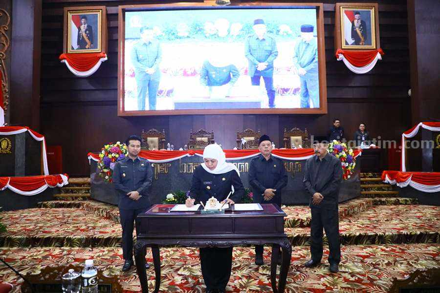 Gubernur Khofifah Indar Parawansa