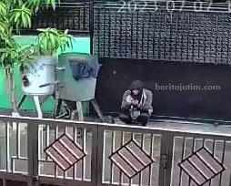 Pelaku Perampokan di Perum Swan Menganti Gresik Terekam Kamera CCTV Perampokan Gresik