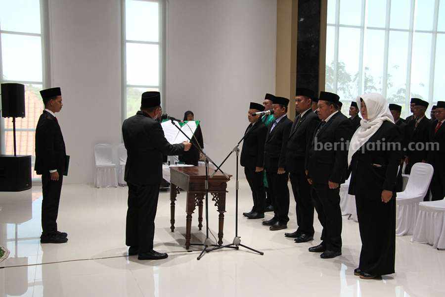 Wakil Bupati Pasuruan, Abdul Mujib Imron saat melantik lima pejabat eselon II