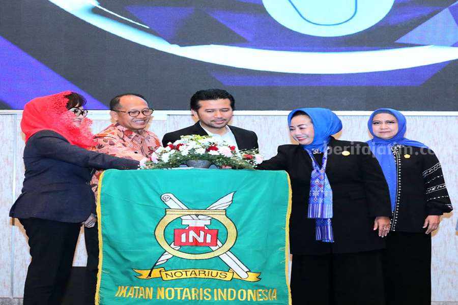 Wagub Emil dalam keynote speech Fullday Seminar INI PW Jatim