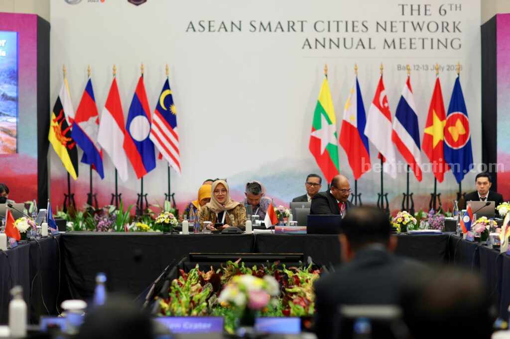 Bupati Ipuk Beber Program Smart Kampung di ASEAN Smart City Network