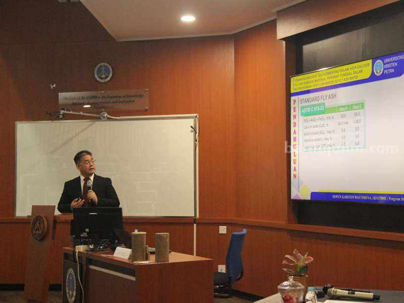 Oswyn Karsten, Doktor Pertama di Program in Civil Engineering UK Petra Surabaya UK Petra