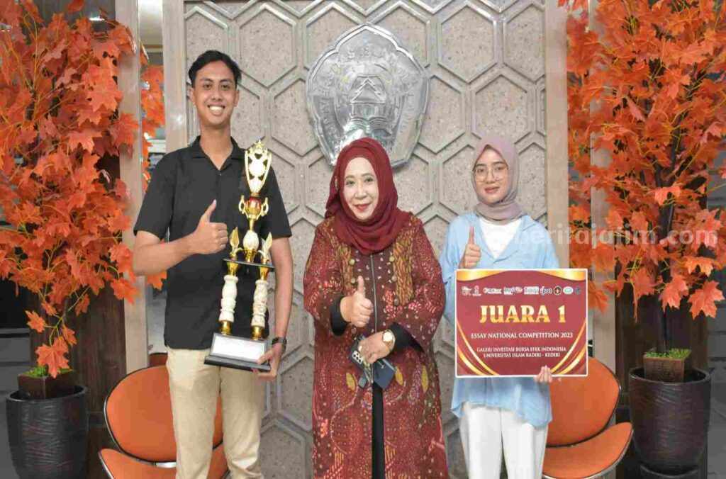 Mahasiswa FEB Unisma Raih Juara 1 Lomba Esai Nasional
