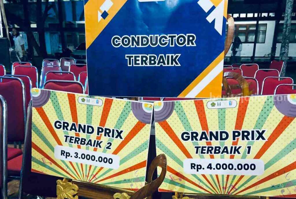 Raihan penghargaan dari paduan suara UIN Maliki Malang (Foto: Istimewa)