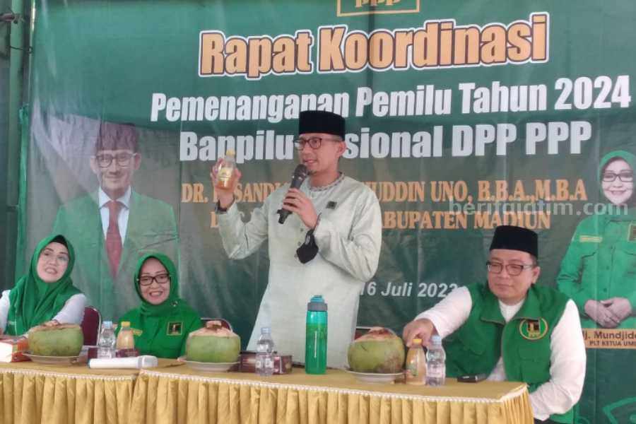 Kunjungi Madiun, Begini Pesan Sandiaga Uno untuk Bacaleg PPP Sandiaga Uno saat hadir dalam Dalam Rapat Koordinasi (Rakor) Pemenangan Pemilu 2024 di Kantor DPC PPP Kota Madiun, Minggu (16/7/2023).