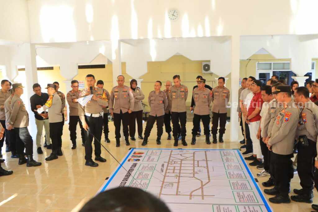 Kapolres Tuban bersama jajarannya saat melakukan TFG di Mapolres setempat. [Foto:Diah Ayu/beritajatim.com]