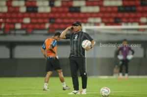 Manajemen Arema FC Kerucutkan 2 Calon Pelatih Kepala