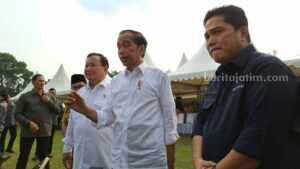 Jokowi Perintahkan Kepala Daerah Bikin Pasar Murah Hadapi El Nino Presiden RI Joko Widodo di Pasar Murah Rakyat Lapangan Rampal.