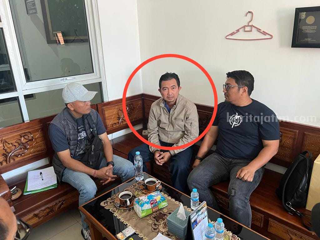 Buron Kasus Pemalsuan Surat Ditangkap Kejaksaan Tersangka Guntur Utomo (50), warga Jalan Sarimun, Desa Beji, Junrejo Kota Batu yang ditangkap oleh tim Tabur.