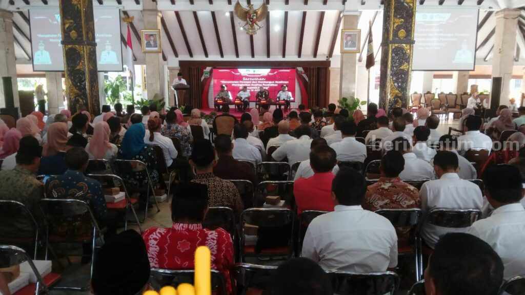 Sarasehan membahas dunia pendidikan di Kabupaten Malang bersama Forkopimda dan Kepala Sekolah Negeri, Rabu (26/7/2023).
