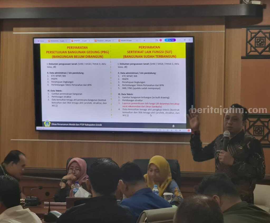 Damkarla dan DPMPTSP Gresik saat menggelar forum group diskusi (FGD) untuk meningkatkan pendapatan asli daerah (PAD)