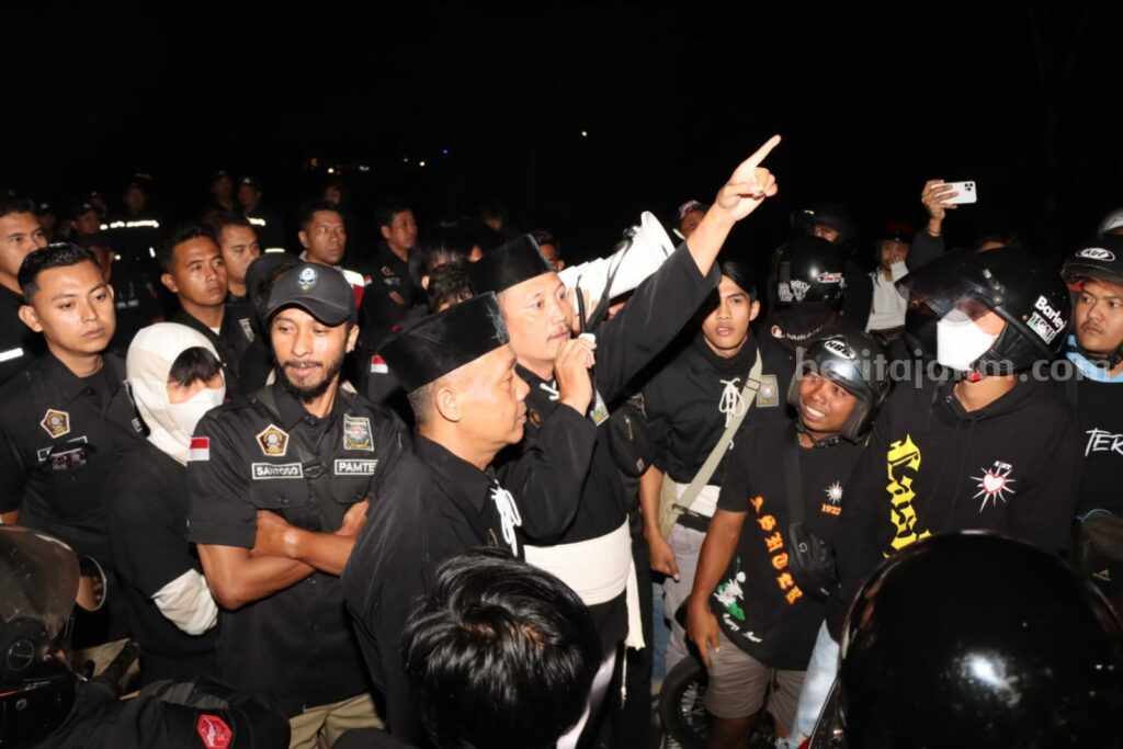 Pengesahan Warga Baru PSHT di Kabupaten Malang Aman dan Tertib Pengesahan ratusan warga baru PSHT di Kabupaten Malang berlangsung tertib dan kondusif, Rabu (26/7/2023) malam.