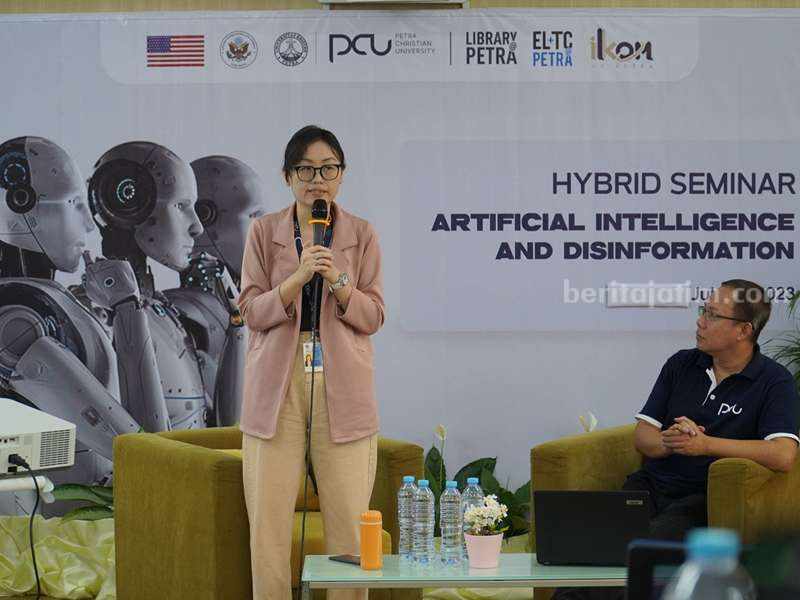 Seminar Artificial Intelligence and Disinformation di UK Petra Surabaya