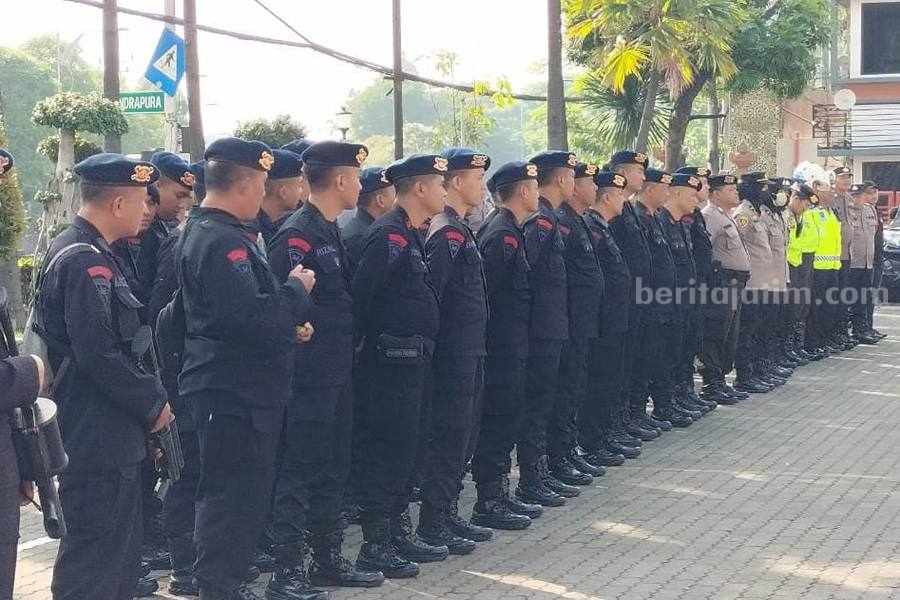 Personel kepolisian saat apel di Polrestabes Surabaya, Jumat (28/07/2023). (Foto/ist)