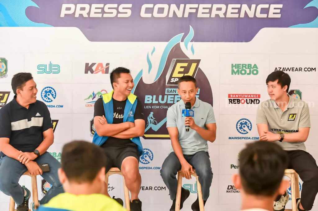 Rute Banyuwangi Blue Fire Ijen KOM 2023 Paling Ditakuti Founder mainsepeda.com Azrul Ananda saat menggelar konferensi pers.