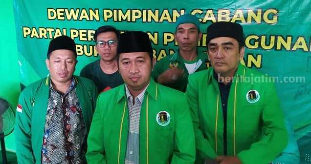 Plt Ketua DPC PPP Bangkalan, Ra Hasbullah (Foto: Zamachsari/beritajatim.com)