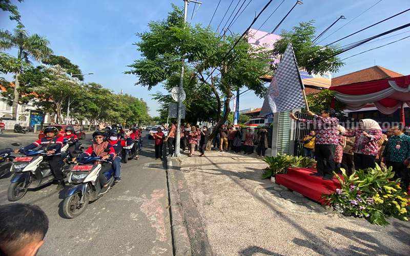 BKKBN Jatim Aksi Peduli Sejuta Telur Emas: Generasi Sehat Bebas Stunting Pemberangkatan Konvoi ke Pasuruan dari Kantor BKKBN Jatim.