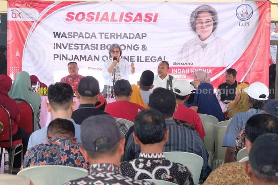 Politisi PDI Perjuangan Sosialisasi Bahaya Investasi Pinjol ke Warga Sidoarjo Indah Kurnia