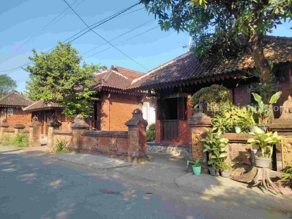 Rumah Majapahitan di Desa Bejijong, Kecamatan Trowulan, Kabupaten Mojokerto. [Foto : Misti/beritajatim.com]