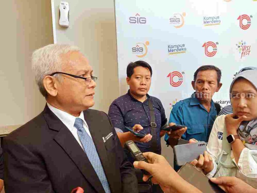 Universitas Internasional Semen Indonesia Rangking 53 Nasional Rektor UISI Prof Dr Herman Sasongko