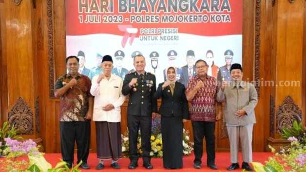 Wali Kota Mojokerto Ika Puspitasari bersama Forkopimda Kota Mojokerto di Sabha Mandala Madya, Balai Kota Mojokerto. [Foto : ist]